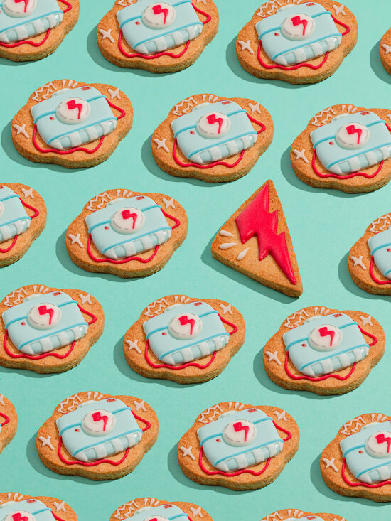 Biscuits décorés personnalisés réalisés sur mesure pour une photographe culinaire pour remercier ses clients en fin d'année. Une création gourmande mêlant illustration, couleur et savoir-faire de ma cliente.